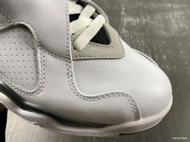 HYPE Bugs Bunny Retro (2013) 305381-103 8 Air Jordan 0422